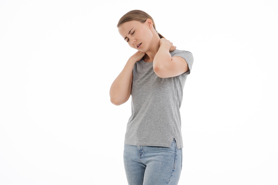 Un bulto o nódulo en el cuello es el principal síntoma de cáncer de tiroides